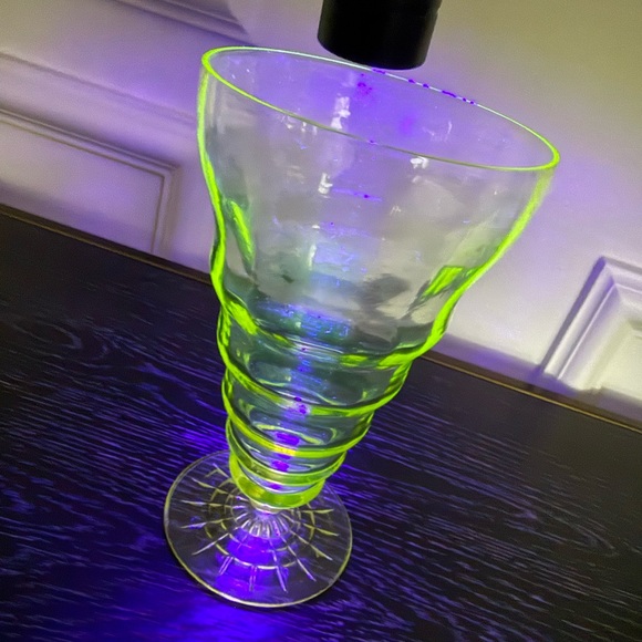 Vintage Vaseline Glass Utility Glass co.? Anchor hocking? Glows - Picture 5 of 6